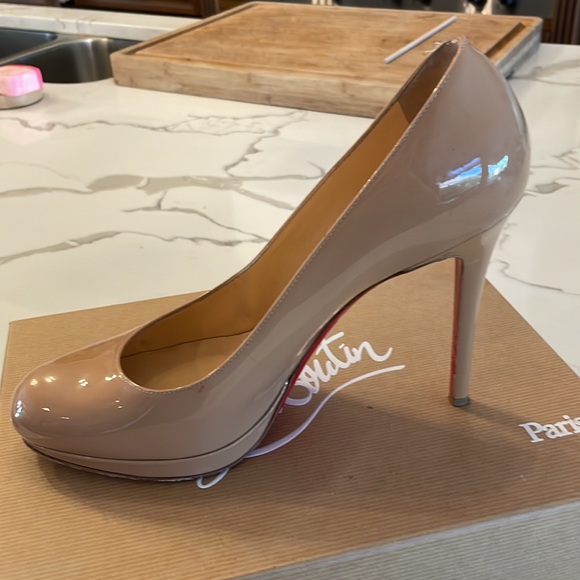 Christian Louboutin Size 40 Nude Patent Pump - Picture 8 of 8